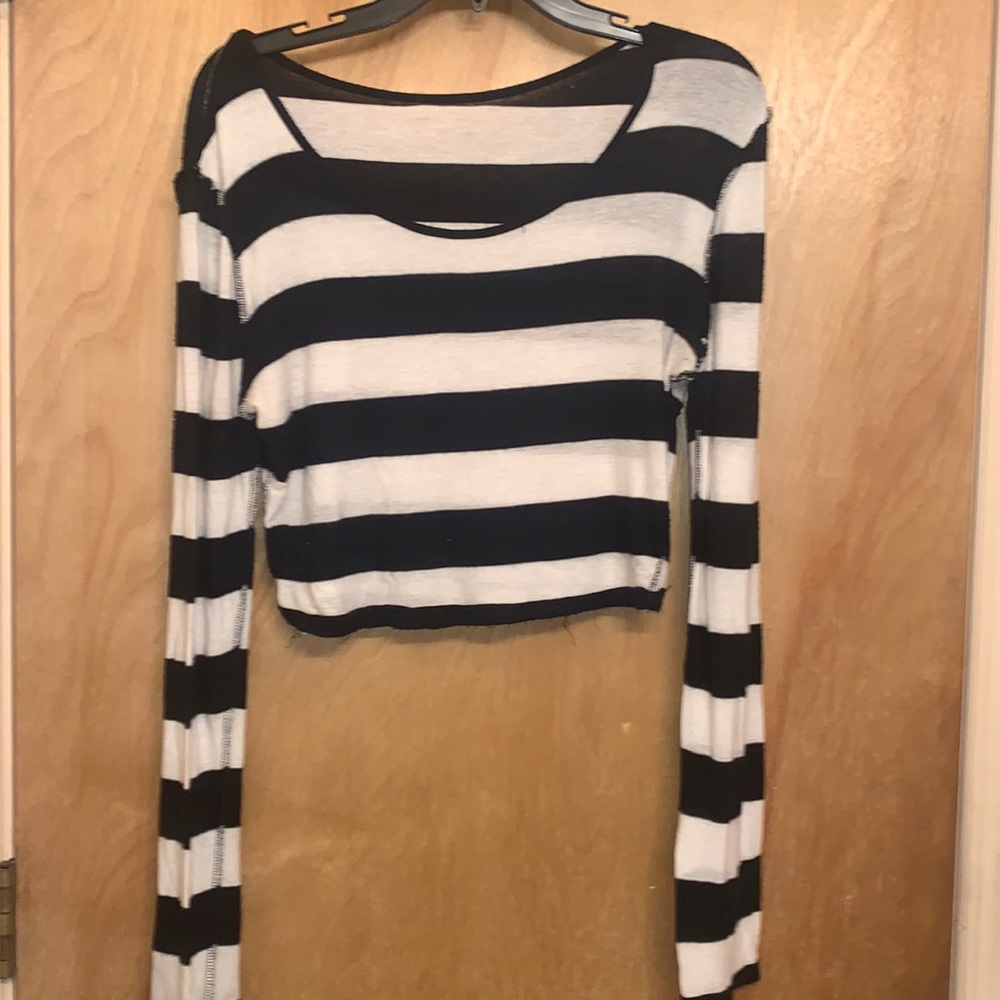 Long sleeve crop top
